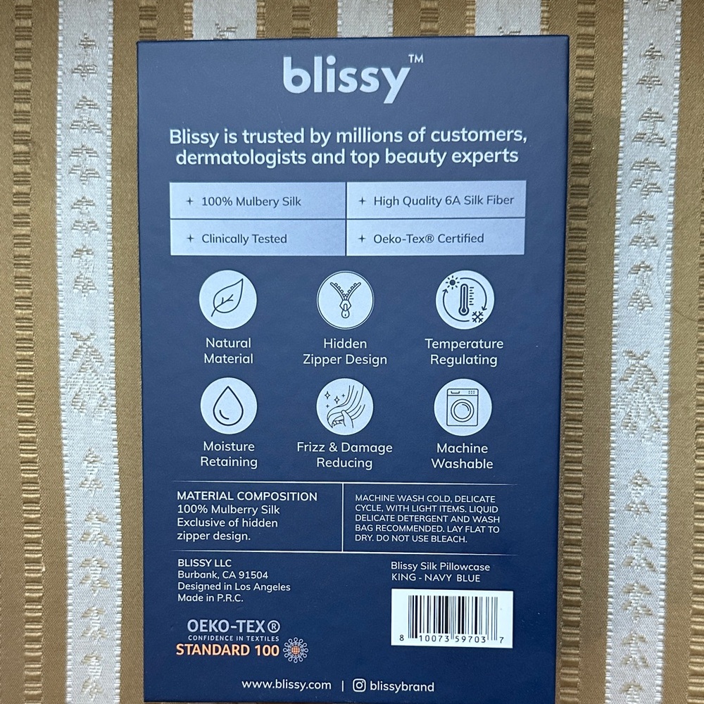 Blissy King Sized 100% Mulberry Silk Pillowcase in Navy Blue - Picture 2 of 11
